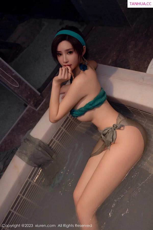 周妍希 奶瓶土肥圆 [XiuRen]高清写真图 2023.12.29 No.7886 Carol周妍希 温泉美腿第43张图片